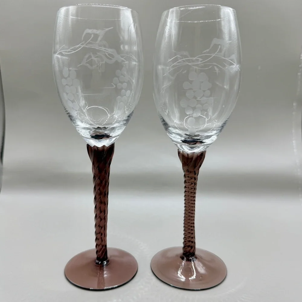 Vintage Amethyst Purple Twisted Stem Wine Glasses - Etched Grapevine (Set of‎ 2)